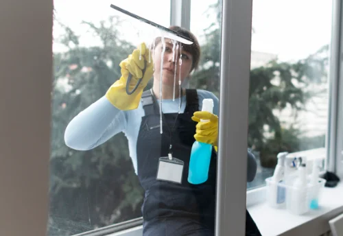Nettoyage de vitres intérieures et extérieures aux Vans